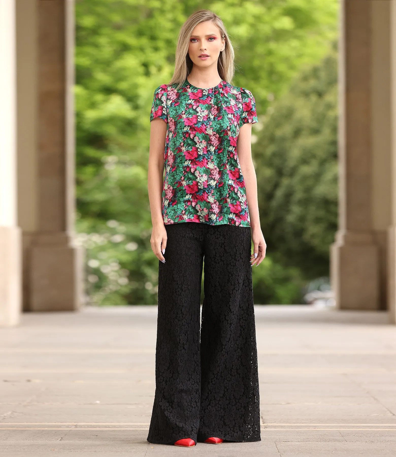 blake Wide-leg pants made of lace with cotton with floral motifs