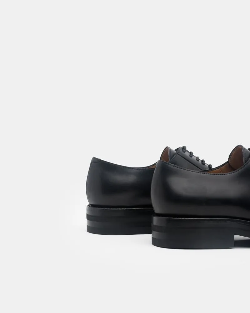 Pointed-Toe Oxfords in Black