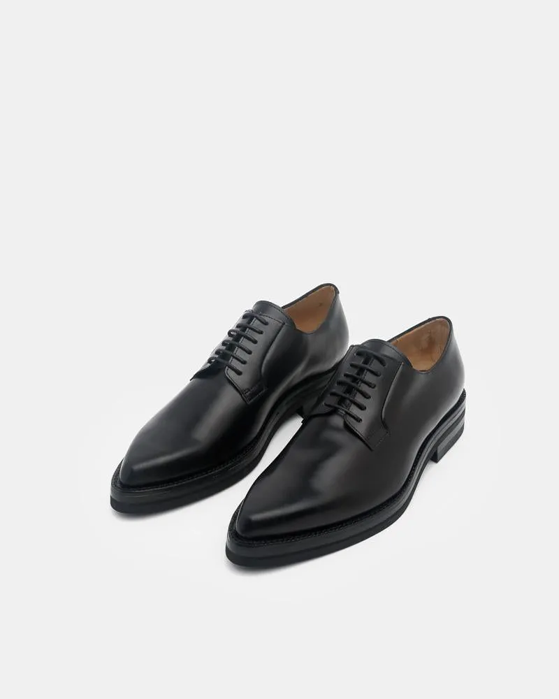 Pointed-Toe Oxfords in Black